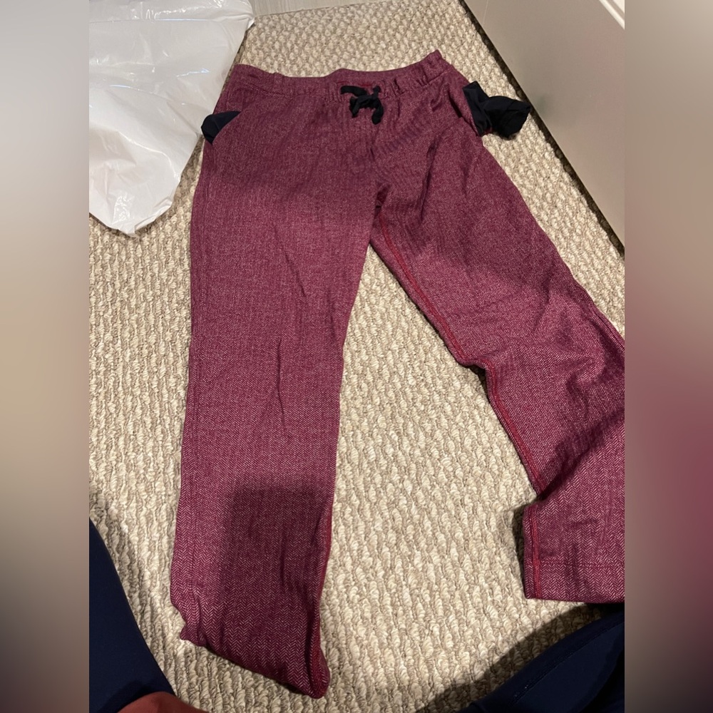 Lululemon size 6 pants